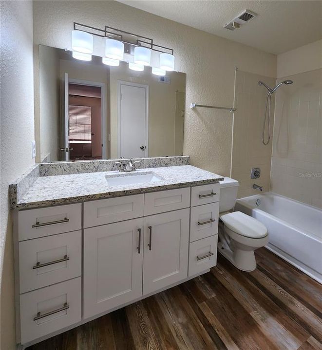 Active With Contract: $128,888 (2 beds, 2 baths, 934 Square Feet)