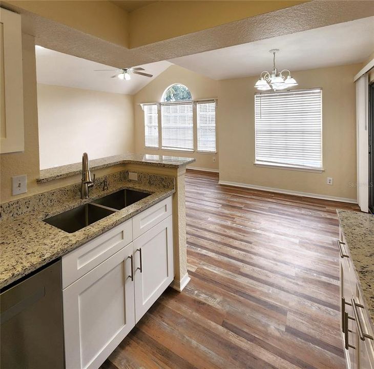 Active With Contract: $128,888 (2 beds, 2 baths, 934 Square Feet)