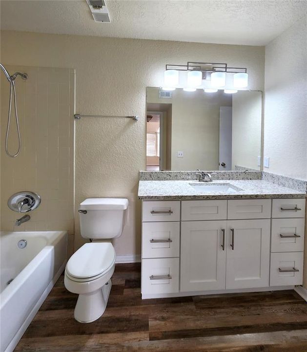 Active With Contract: $128,888 (2 beds, 2 baths, 934 Square Feet)