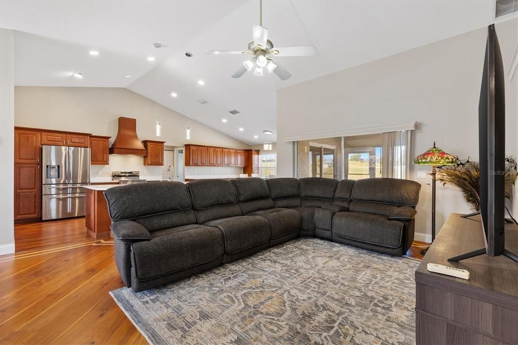 На продажу: $439,000 (3 спален, 2 ванн, 1777 Квадратных фут)