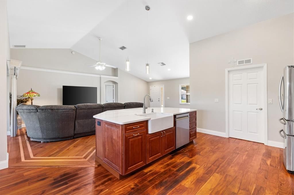 На продажу: $439,000 (3 спален, 2 ванн, 1777 Квадратных фут)