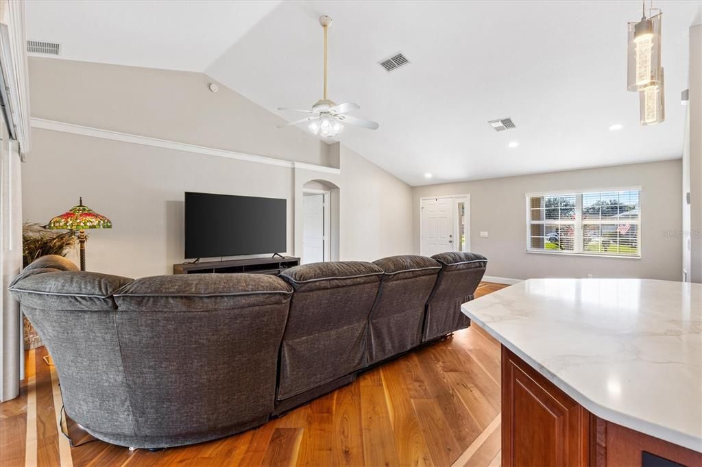 На продажу: $439,000 (3 спален, 2 ванн, 1777 Квадратных фут)