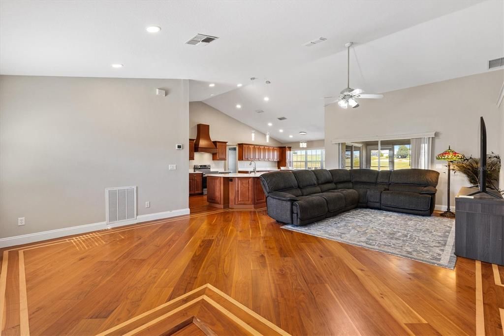 На продажу: $439,000 (3 спален, 2 ванн, 1777 Квадратных фут)