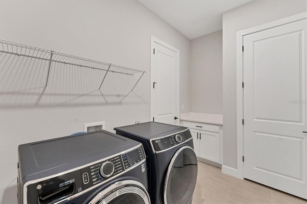 For Sale: $1,050,000 (3 beds, 3 baths, 2275 Square Feet)