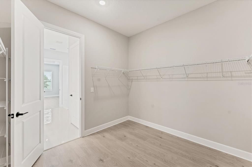 For Sale: $1,050,000 (3 beds, 3 baths, 2275 Square Feet)