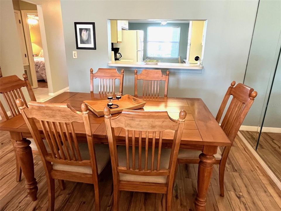 En Venta: $179,900 (2 camas, 2 baños, 1042 Pies cuadrados)