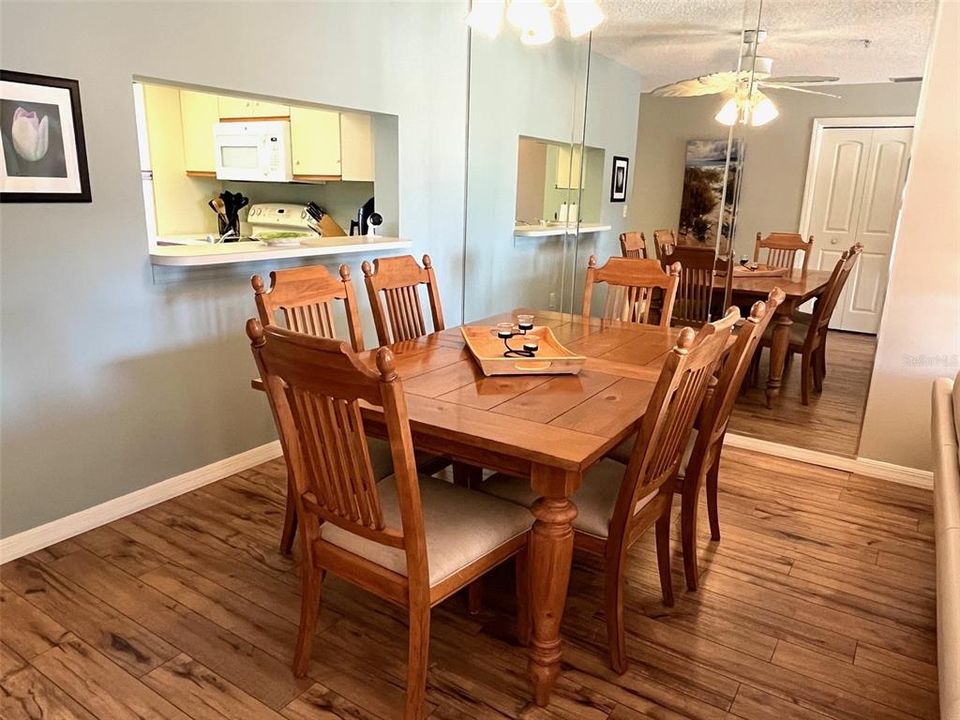 En Venta: $179,900 (2 camas, 2 baños, 1042 Pies cuadrados)