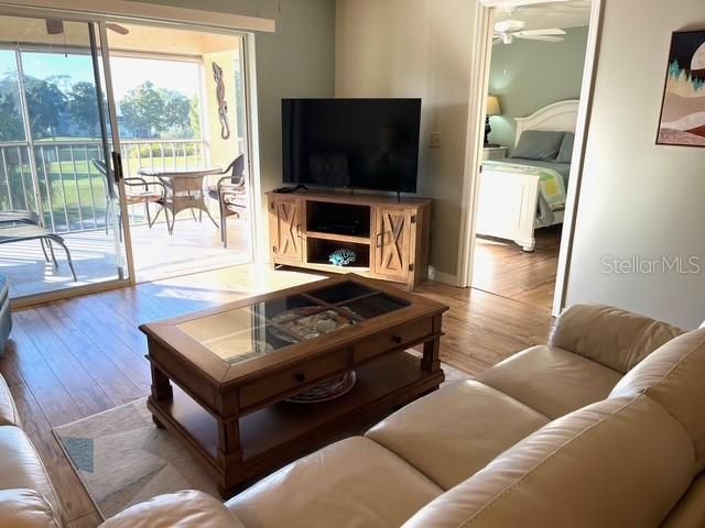 En Venta: $179,900 (2 camas, 2 baños, 1042 Pies cuadrados)