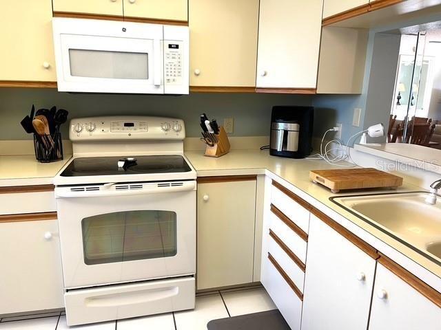 En Venta: $179,900 (2 camas, 2 baños, 1042 Pies cuadrados)