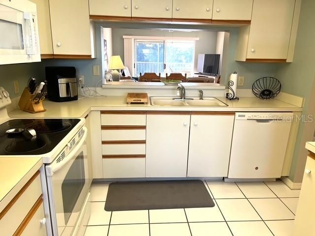 En Venta: $179,900 (2 camas, 2 baños, 1042 Pies cuadrados)