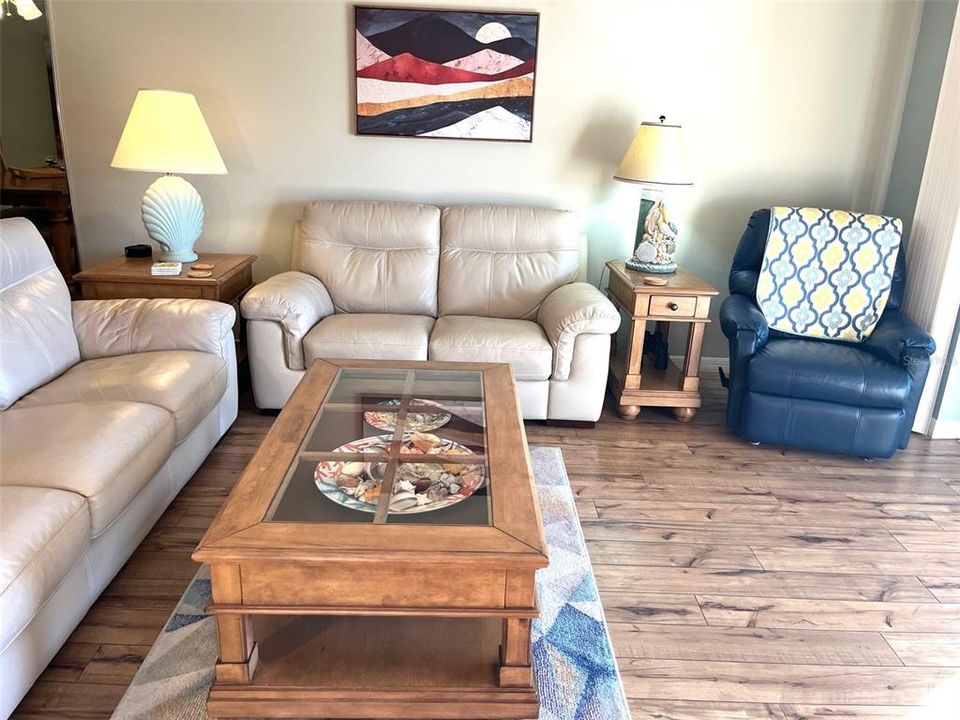 En Venta: $179,900 (2 camas, 2 baños, 1042 Pies cuadrados)