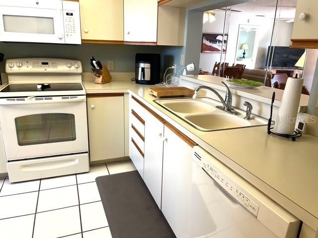 En Venta: $179,900 (2 camas, 2 baños, 1042 Pies cuadrados)