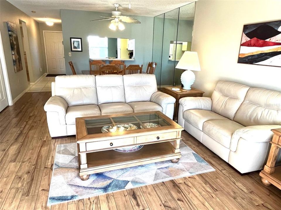 En Venta: $179,900 (2 camas, 2 baños, 1042 Pies cuadrados)