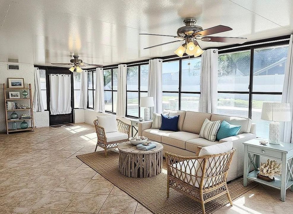 En Venta: $409,999 (3 camas, 2 baños, 1436 Pies cuadrados)