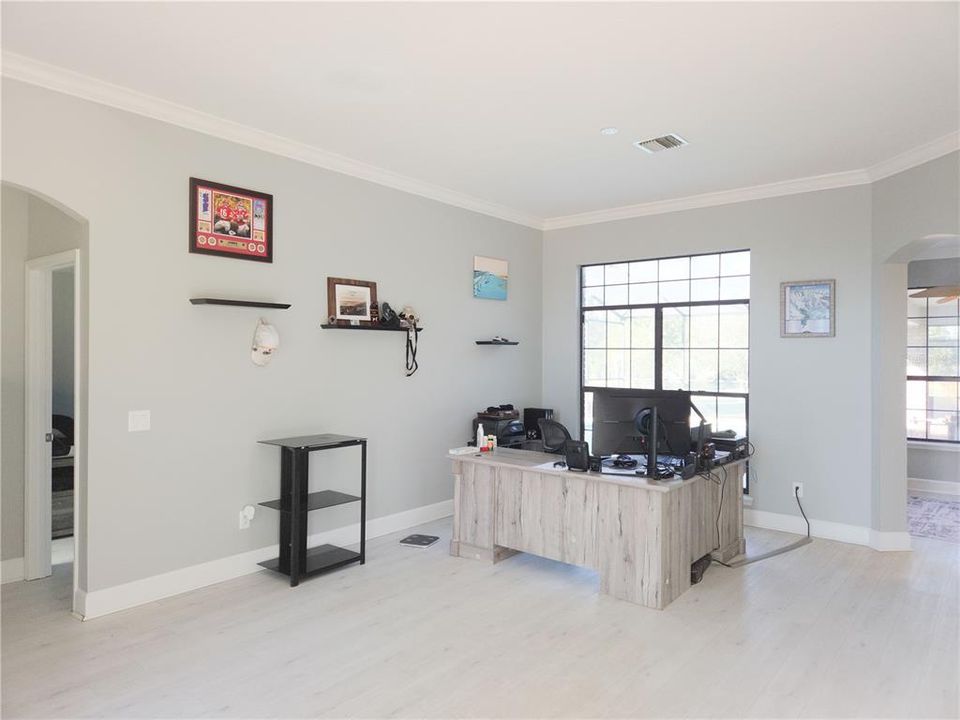 合同活跃: $400,000 (3 贝兹, 2 浴室, 1937 平方英尺)