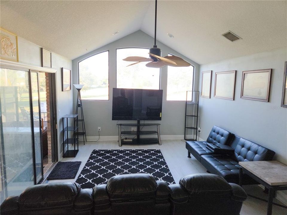 合同活跃: $400,000 (3 贝兹, 2 浴室, 1937 平方英尺)