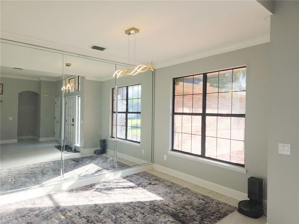 合同活跃: $400,000 (3 贝兹, 2 浴室, 1937 平方英尺)