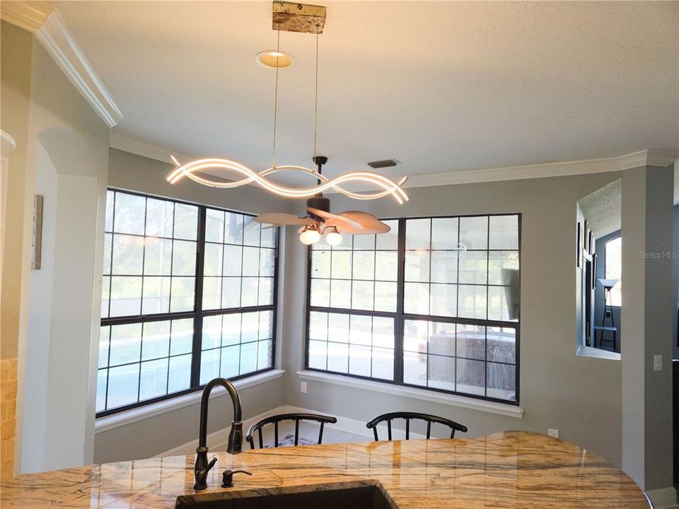 合同活跃: $400,000 (3 贝兹, 2 浴室, 1937 平方英尺)