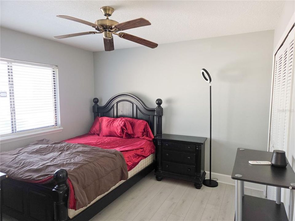 合同活跃: $400,000 (3 贝兹, 2 浴室, 1937 平方英尺)