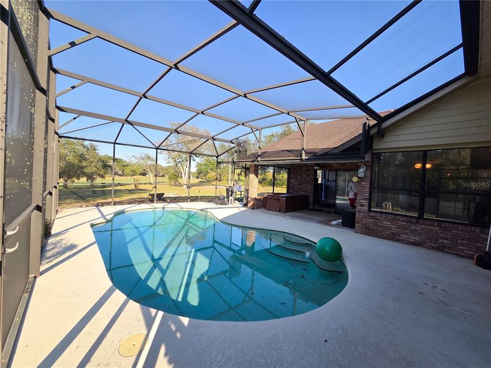 合同活跃: $400,000 (3 贝兹, 2 浴室, 1937 平方英尺)