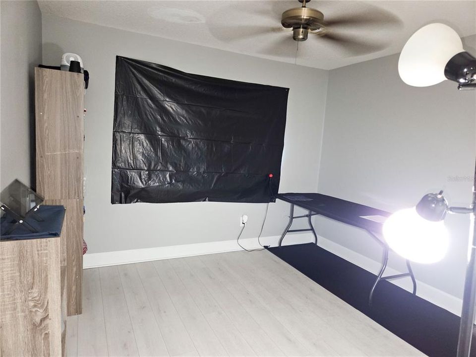 合同活跃: $400,000 (3 贝兹, 2 浴室, 1937 平方英尺)