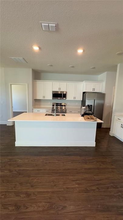 For Rent: $2,332 (4 beds, 2 baths, 1874 Square Feet)