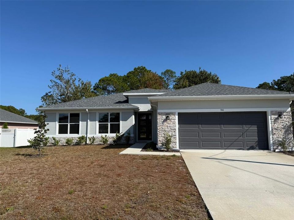 For Rent: $2,332 (4 beds, 2 baths, 1874 Square Feet)