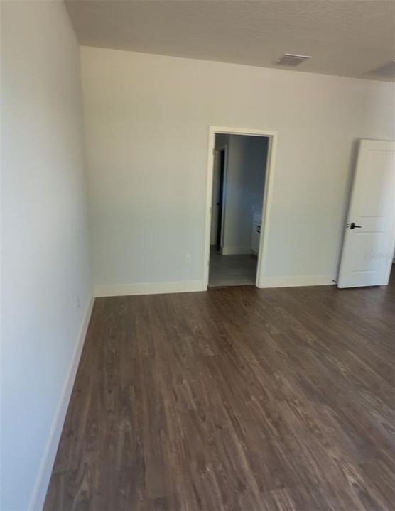 For Rent: $2,332 (4 beds, 2 baths, 1874 Square Feet)