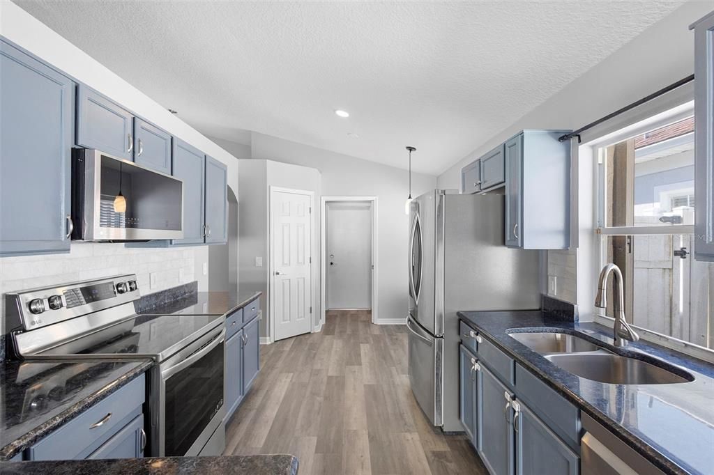 出租: $2,500 (3 贝兹, 2 浴室, 1559 平方英尺)