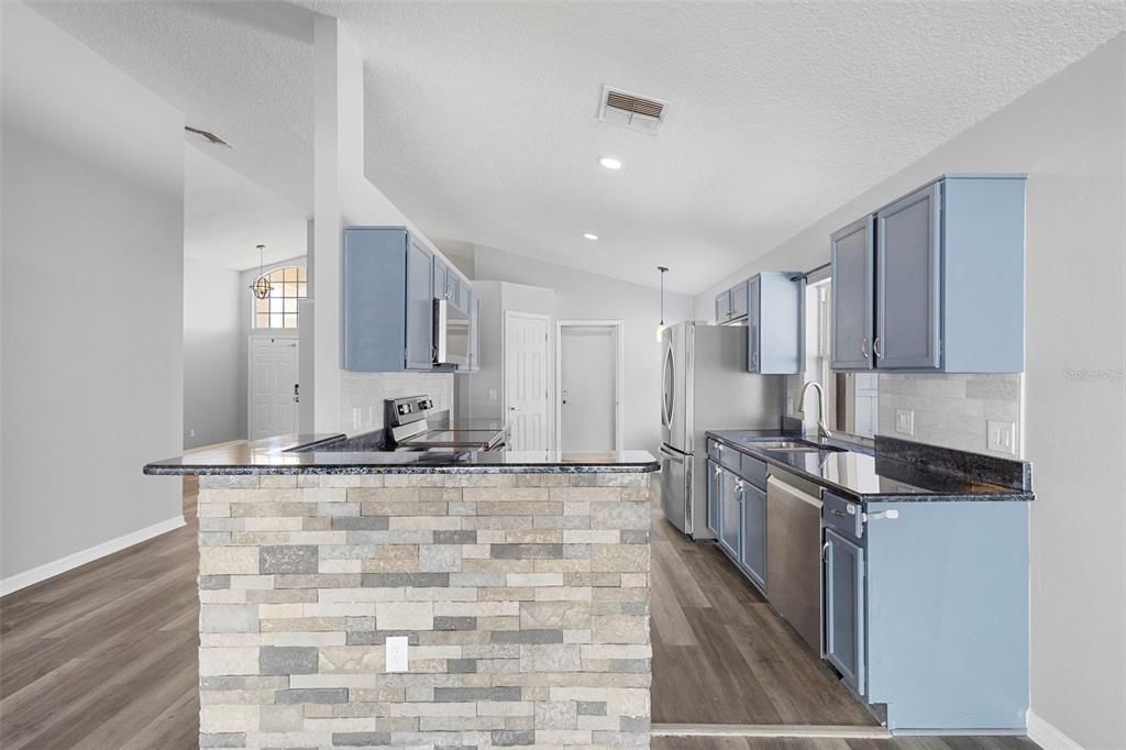 出租: $2,500 (3 贝兹, 2 浴室, 1559 平方英尺)