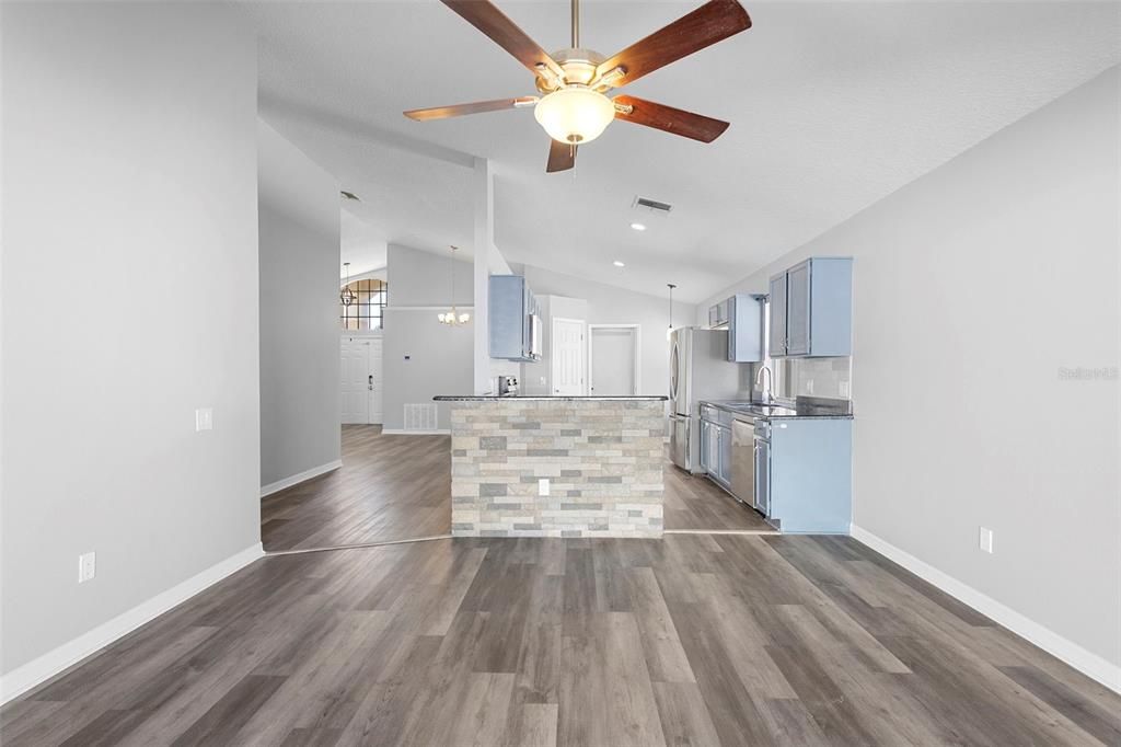 出租: $2,500 (3 贝兹, 2 浴室, 1559 平方英尺)