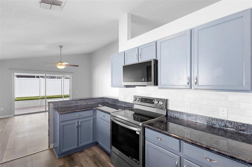 出租: $2,500 (3 贝兹, 2 浴室, 1559 平方英尺)