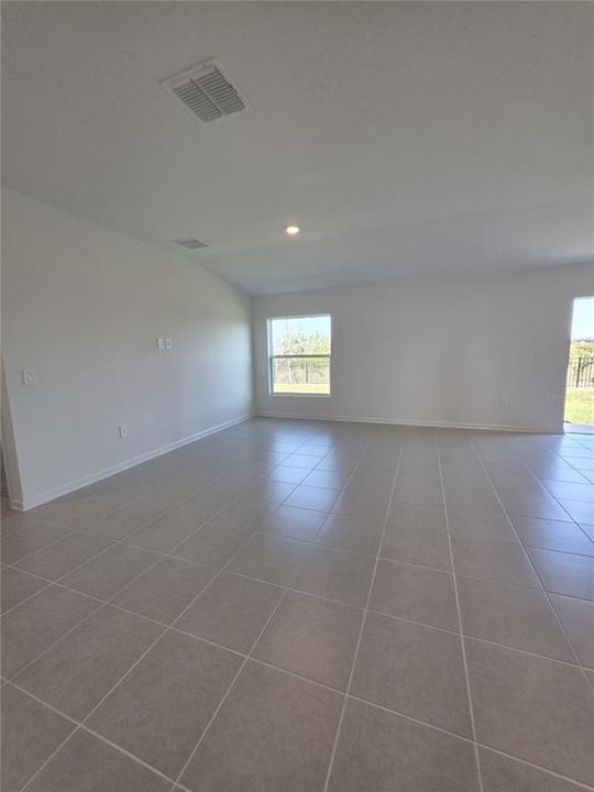 For Rent: $2,250 (4 beds, 2 baths, 1824 Square Feet)