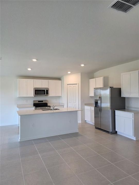 For Rent: $2,250 (4 beds, 2 baths, 1824 Square Feet)