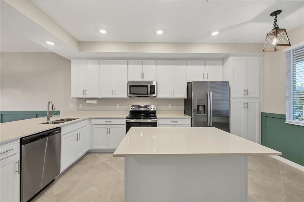 На продажу: $215,000 (2 спален, 2 ванн, 1194 Квадратных фут)