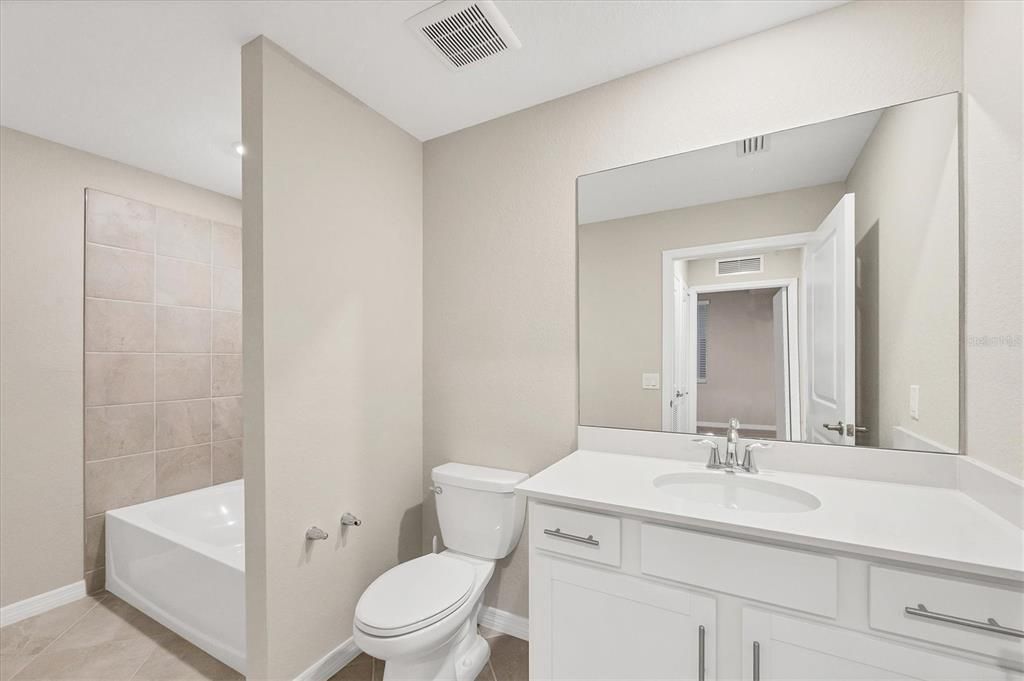 На продажу: $215,000 (2 спален, 2 ванн, 1194 Квадратных фут)