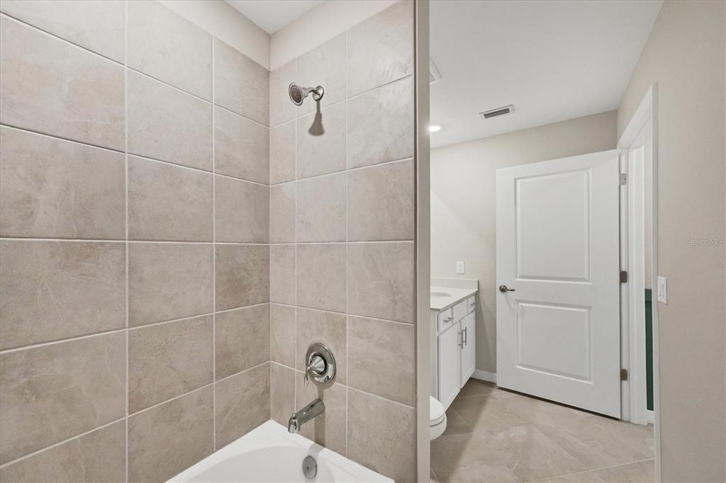 На продажу: $215,000 (2 спален, 2 ванн, 1194 Квадратных фут)