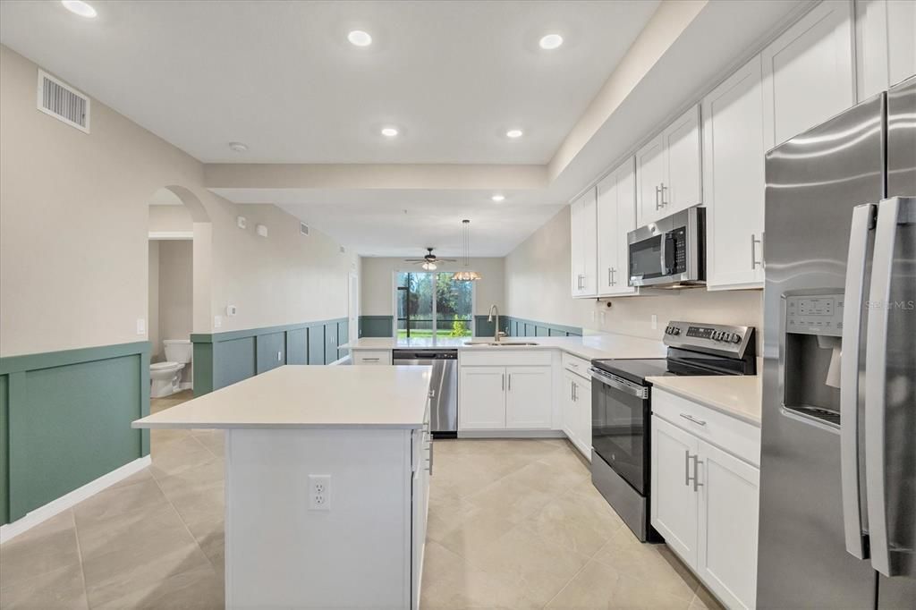 На продажу: $215,000 (2 спален, 2 ванн, 1194 Квадратных фут)