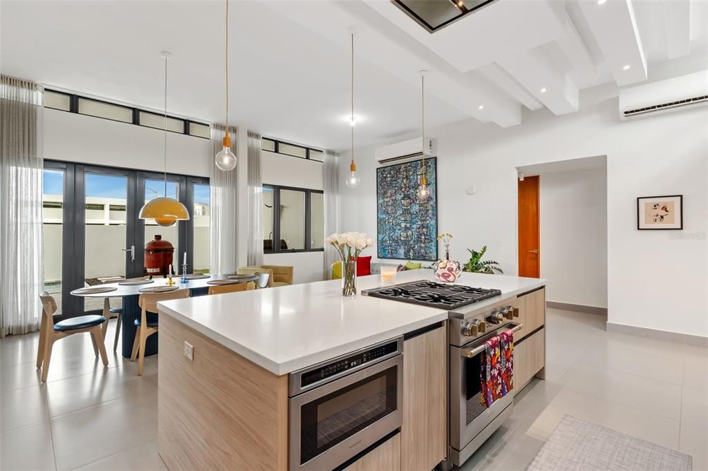 En Venta: $1,398,000 (4 camas, 3 baños, 2324 Pies cuadrados)