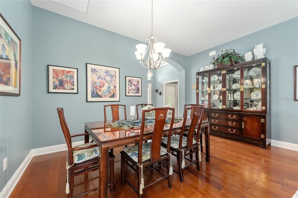 合同活跃: $539,900 (3 贝兹, 2 浴室, 1939 平方英尺)