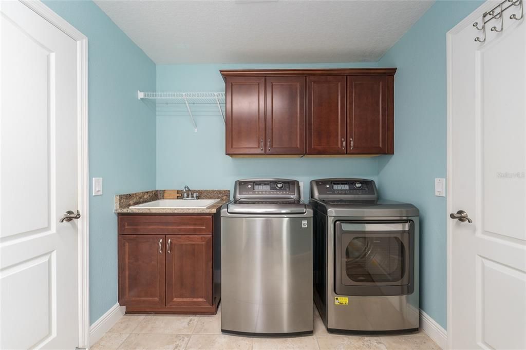 合同活跃: $539,900 (3 贝兹, 2 浴室, 1939 平方英尺)