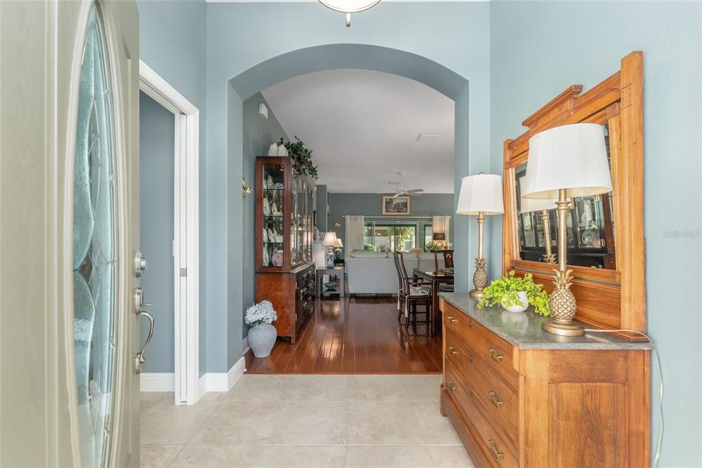 合同活跃: $539,900 (3 贝兹, 2 浴室, 1939 平方英尺)