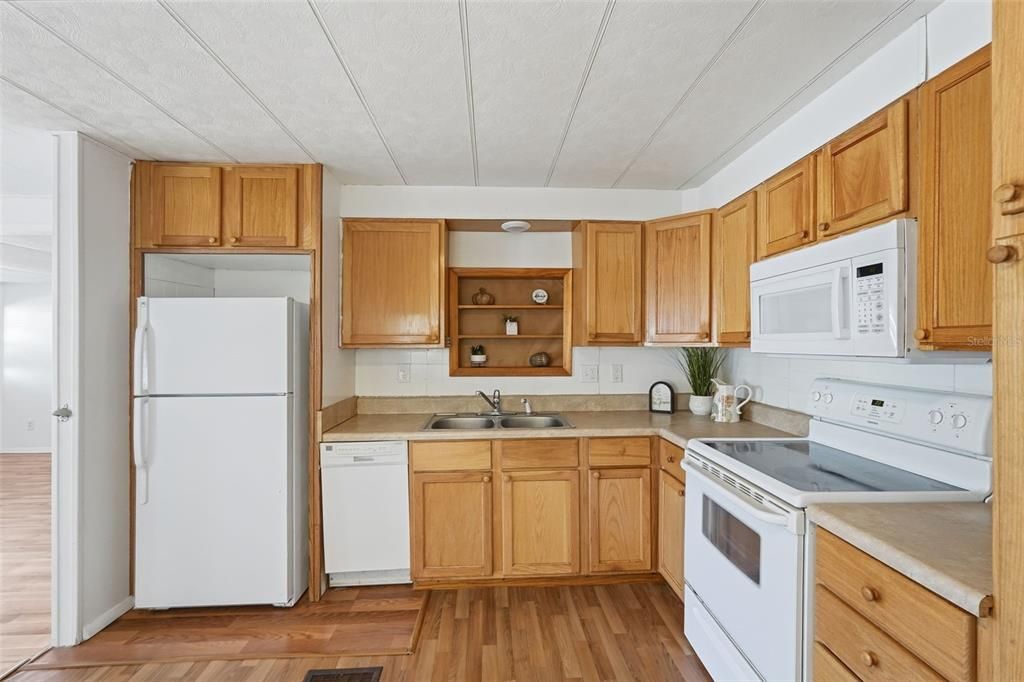 待售: $99,990 (2 贝兹, 2 浴室, 825 平方英尺)