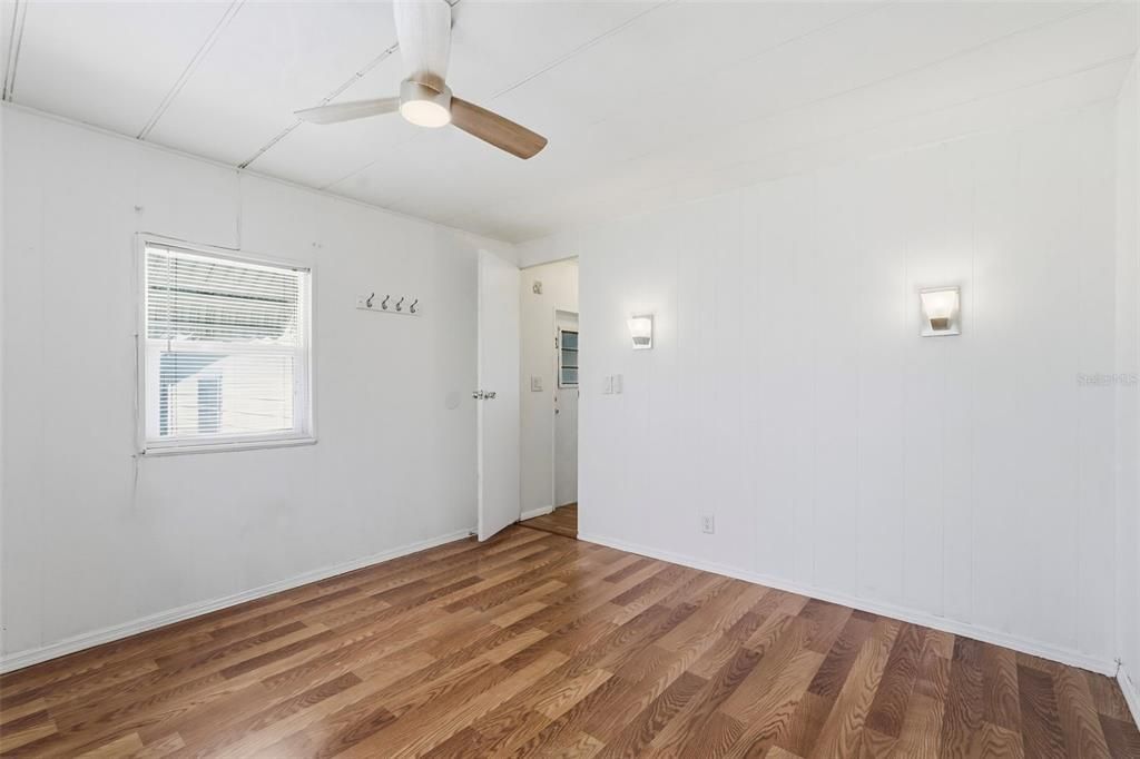 待售: $99,990 (2 贝兹, 2 浴室, 825 平方英尺)