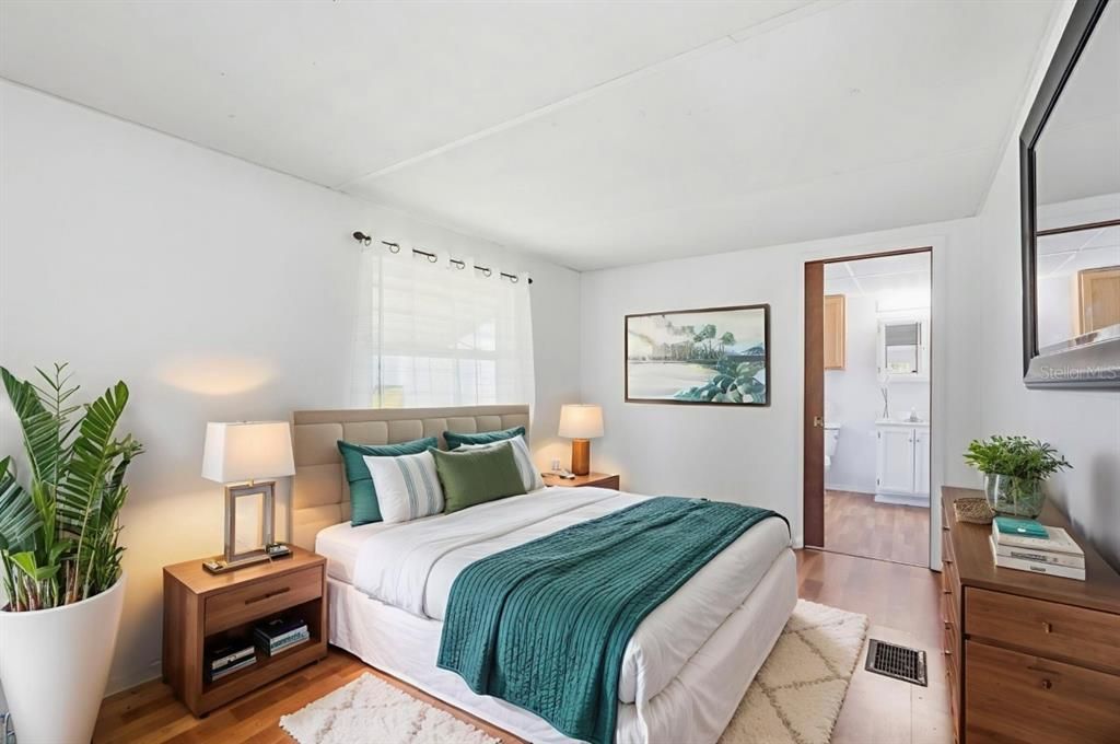 待售: $99,990 (2 贝兹, 2 浴室, 825 平方英尺)