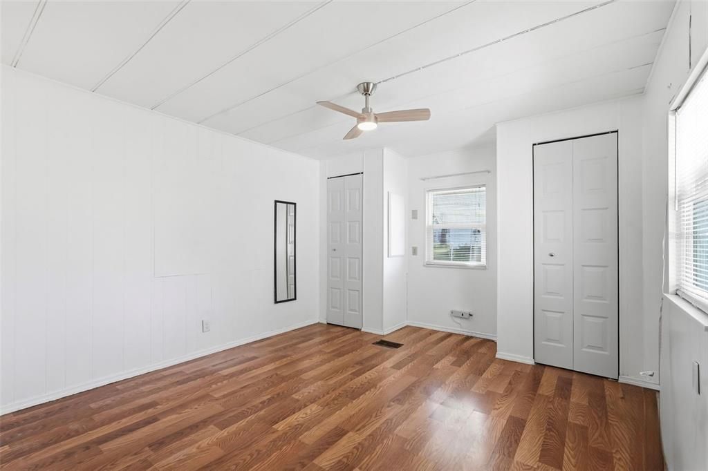 待售: $99,990 (2 贝兹, 2 浴室, 825 平方英尺)