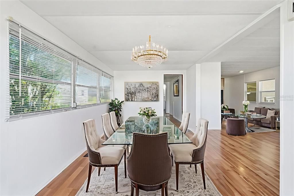 待售: $99,990 (2 贝兹, 2 浴室, 825 平方英尺)