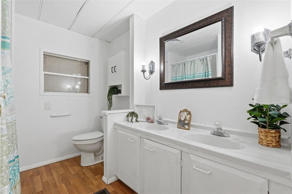 待售: $99,990 (2 贝兹, 2 浴室, 825 平方英尺)