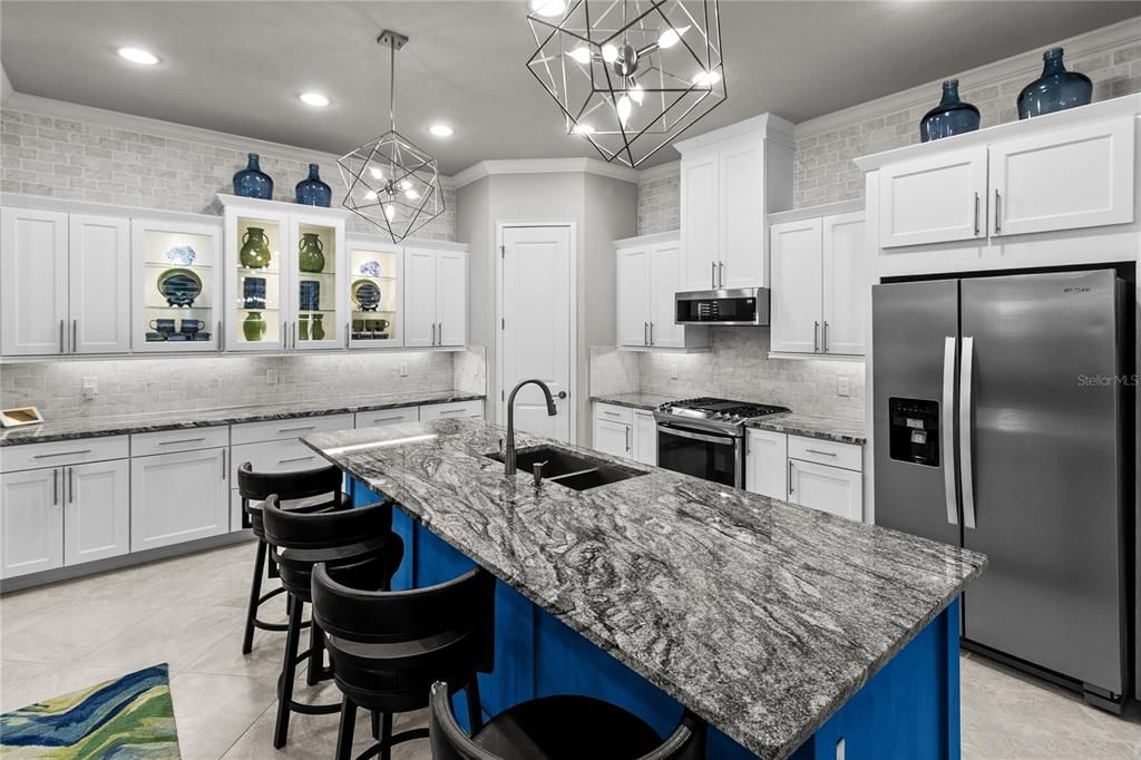 For Sale: $735,000 (5 beds, 3 baths, 2638 Square Feet)