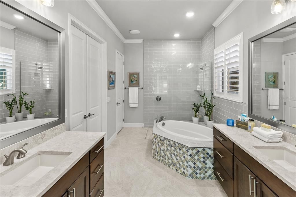 For Sale: $735,000 (5 beds, 3 baths, 2638 Square Feet)